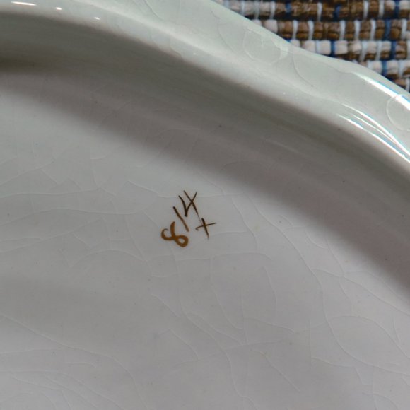 Etruria-Mellor & Co Covered Vegetable Dish with Lid, Gold Accents - Picture 3 of 12